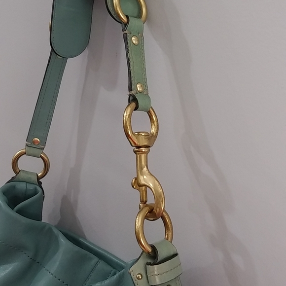 Coach Carly hobo bag in light blue leather with gold metal details - Picture 3 of 16